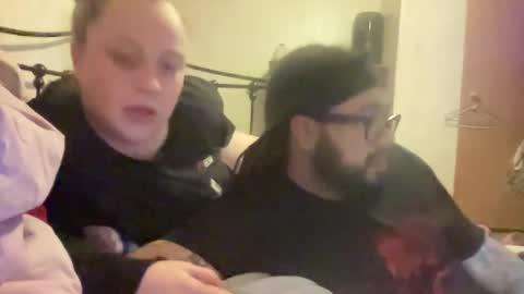 dumptrucksnfrontbutts online show from April 15, 2026, 1:18 pm
