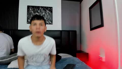 Snapshot of duolust chatting on September 25, 2025, 12:09 pm Thomas and Noah online show from September 25, 2025, 12:09 pm