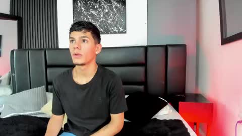 Snapshot of duolust chatting on September 28, 2025, 6:57 pm Thomas and Noah online show from September 28, 2025, 6:57 pm