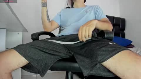 Snapshot of dustin_thelatino chatting on February 18, 2025, 7:09 pm dustin hamann online show from February 18, 2025, 7:09 pm