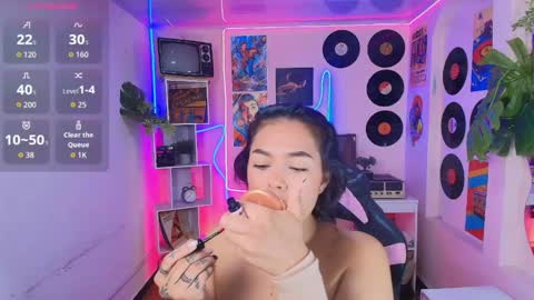 duulce_mia online show from May 17, 2026, 11:39 am
