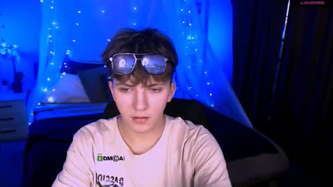 dylan_bold online show from November 24, 2025, 8:41 pm