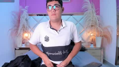 Snapshot of dylan_luxe chatting on April 14, 2026, 2:39 am Dylan online show from April 14, 2026, 2:39 am