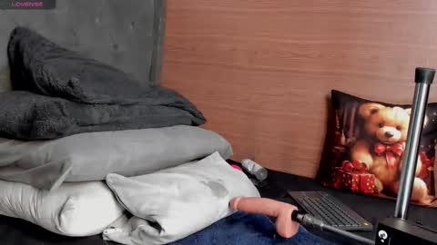 dylan_wolf98 online show from November 22, 2025, 10:09 pm