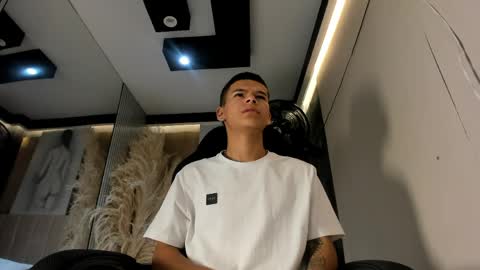 Snapshot of dylanroyce_ chatting on April 4, 2026, 12:13 pm dylanroyce_ online show from April 4, 2026, 12:13 pm