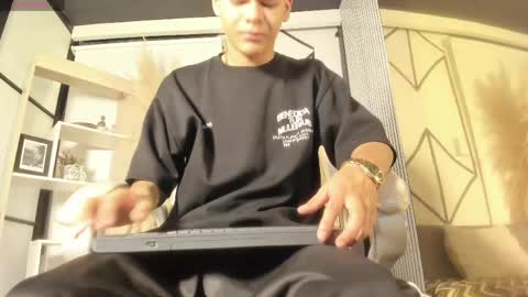 dylanroyce_ online show from May 7, 2026, 1:38 pm