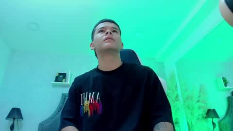 dylanroyce_ online show from May 30, 2026, 12:57 pm