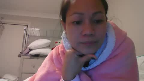 dylene1986 online show from June 12, 2026, 8:13 am