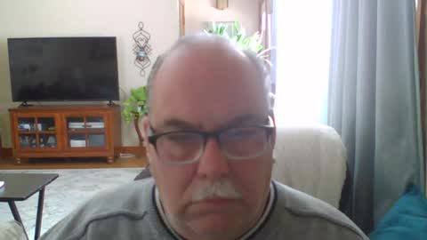 Snapshot of earl52 chatting on February 17, 2025, 3:31 pm earl52 online show from February 17, 2025, 3:31 pm