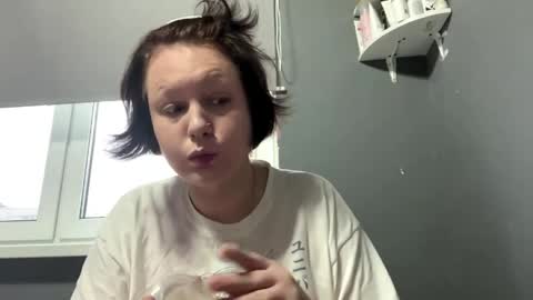 Snapshot of earthascritchfield chatting on April 23, 2026, 3:58 pm Rina online show from April 23, 2026, 3:58 pm