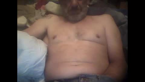 Snapshot of easye4015 chatting on November 26, 2025, 12:17 pm Easye online show from November 26, 2025, 12:17 pm