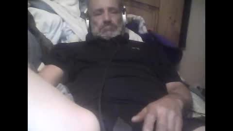 Snapshot of easye4015 chatting on December 3, 2025, 12:58 pm Easye online show from December 3, 2025, 12:58 pm