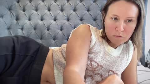 Snapshot of eatmypie69 chatting on October 15, 2025, 8:47 am Nadia Ferreira online show from October 15, 2025, 8:47 am