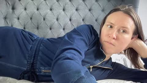 Nadia Ferreira  online show from November 12, 2025, 10:48 am