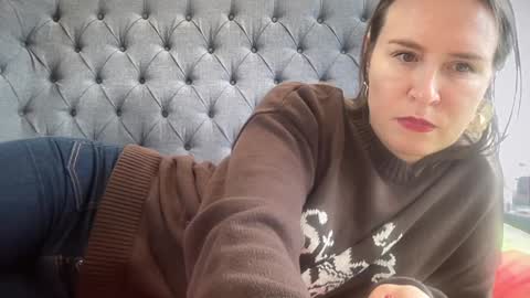 Nadia Ferreira  online show from January 19, 2026, 10:08 am