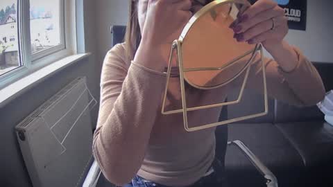 Nadia Ferreira  online show from February 20, 2026, 9:21 am