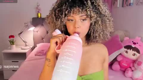 Snapshot of ebony_curly2 chatting on June 18, 2026, 9:30 pm isa online show from June 18, 2026, 9:30 pm