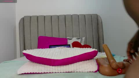 ebony_pearl69 online show from April 24, 2026, 2:36 am