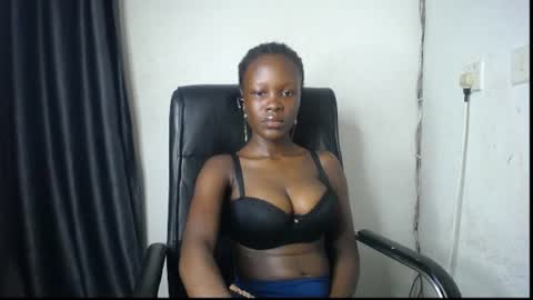 Snapshot of ebony_petitegirl chatting on June 27, 2026, 8:03 pm Lilly online show from June 27, 2026, 8:03 pm