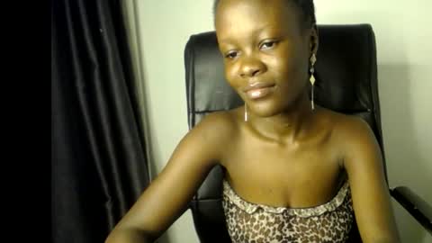 Snapshot of ebony_petitegirl chatting on July 30, 2026, 11:59 pm Lilly online show from July 30, 2026, 11:59 pm