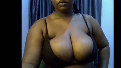 Snapshot of ebony_plumx12 chatting on September 10, 2025, 7:19 am Prisy online show from September 10, 2025, 7:19 am