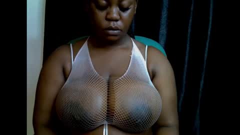 Snapshot of ebony_plumx12 chatting on September 25, 2025, 8:18 am Prisy online show from September 25, 2025, 8:18 am