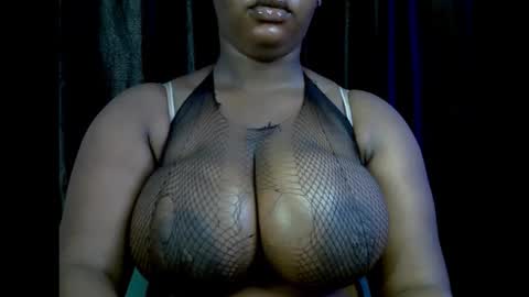 Snapshot of ebony_plumx12 chatting on October 7, 2025, 7:38 am Prisy online show from October 7, 2025, 7:38 am