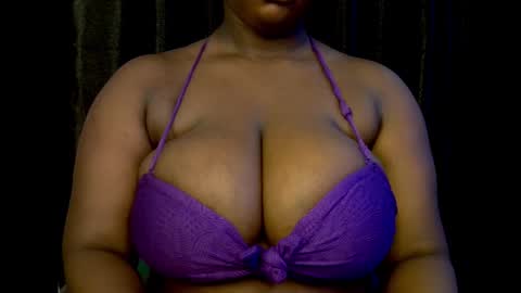 Snapshot of ebony_plumx12 chatting on October 10, 2025, 9:03 pm Prisy online show from October 10, 2025, 9:03 pm