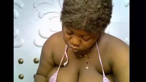 Snapshot of ebony_plumx12 chatting on November 13, 2025, 11:20 am Prisy online show from November 13, 2025, 11:20 am