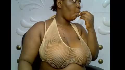 Snapshot of ebony_plumx12 chatting on November 21, 2025, 7:56 pm Prisy online show from November 21, 2025, 7:56 pm