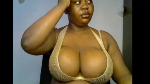 Snapshot of ebony_plumx12 chatting on December 17, 2025, 7:47 am Prisy online show from December 17, 2025, 7:47 am