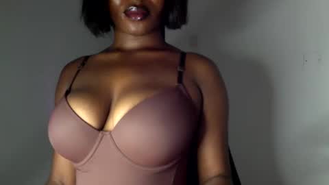 Snapshot of ebony_pussy98 chatting on March 27, 2026, 6:51 pm delilah online show from March 27, 2026, 6:51 pm