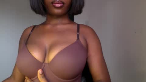 Snapshot of ebony_pussy98 chatting on April 4, 2026, 10:46 am delilah online show from April 4, 2026, 10:46 am