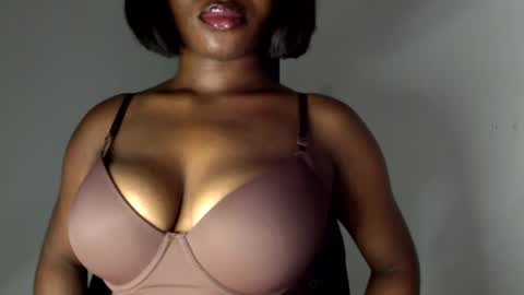 Snapshot of ebony_pussy98 chatting on April 7, 2026, 3:40 am delilah online show from April 7, 2026, 3:40 am
