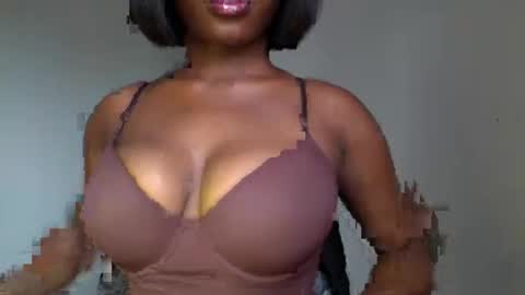 Snapshot of ebony_pussy98 chatting on April 12, 2026, 11:15 am delilah online show from April 12, 2026, 11:15 am