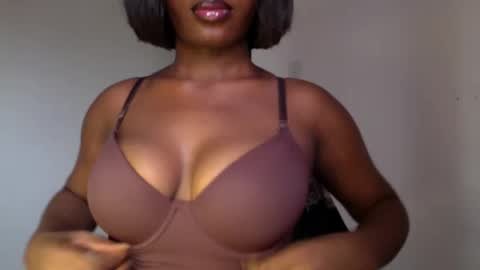 Snapshot of ebony_pussy98 chatting on April 14, 2026, 10:21 am delilah online show from April 14, 2026, 10:21 am