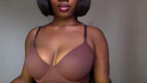 Snapshot of ebony_pussy98 chatting on April 18, 2026, 11:14 am delilah online show from April 18, 2026, 11:14 am