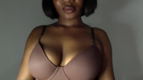 Snapshot of ebony_pussy98 chatting on April 18, 2026, 7:07 pm delilah online show from April 18, 2026, 7:07 pm