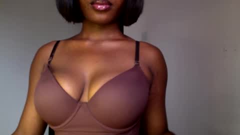 Snapshot of ebony_pussy98 chatting on April 22, 2026, 9:44 am delilah online show from April 22, 2026, 9:44 am