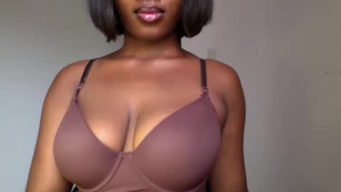 Snapshot of ebony_pussy98 chatting on April 23, 2026, 11:20 am delilah online show from April 23, 2026, 11:20 am