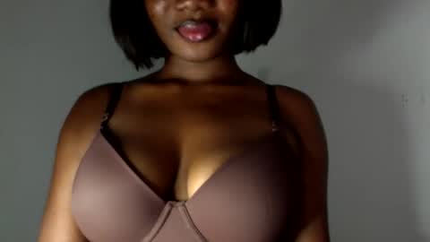 Snapshot of ebony_pussy98 chatting on April 27, 2026, 7:01 pm delilah online show from April 27, 2026, 7:01 pm