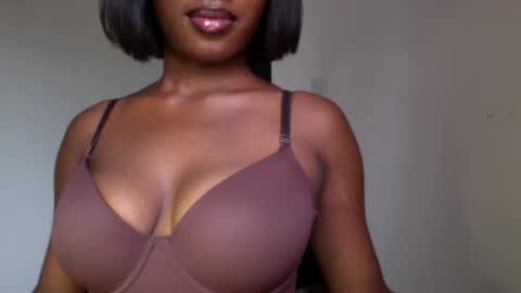 Snapshot of ebony_pussy98 chatting on April 28, 2026, 10:42 am delilah online show from April 28, 2026, 10:42 am