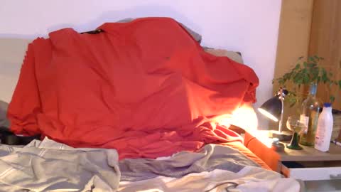 edelholz87 online show from April 10, 2026, 1:27 pm