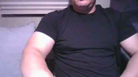 Snapshot of edge_mee chatting on September 18, 2025, 9:22 am edge_mee online show from September 18, 2025, 9:22 am