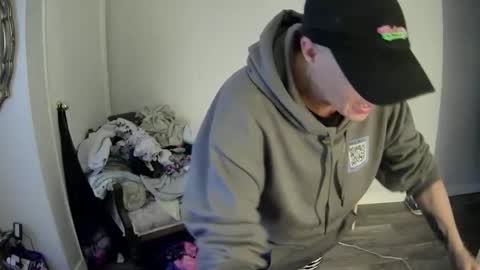 Angel online show from October 6, 2025, 1:41 pm