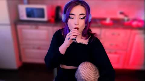 Snapshot of ediefris chatting on February 7, 2025, 8:01 am fickle demon made of clumps of matter online show from February 7, 2025, 8:01 am