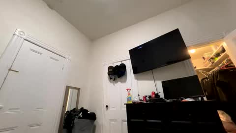 edvmendez1766 online show from April 17, 2026, 1:47 pm