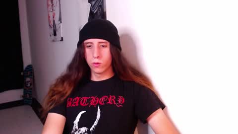 edward_chann online show from January 27, 2025, 2:42 am