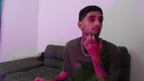 Snapshot of edward_johnsonn chatting on September 22, 2025, 1:51 am edward_johnsonn online show from September 22, 2025, 1:51 am