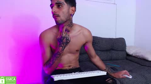 Snapshot of edward_johnsonn chatting on December 16, 2025, 1:27 pm edward_johnsonn online show from December 16, 2025, 1:27 pm